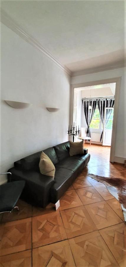 Luxus Apartment 1 Day In Casablanca ไฟรบวร์กอิมไบรส์เกา ภายนอก รูปภาพ