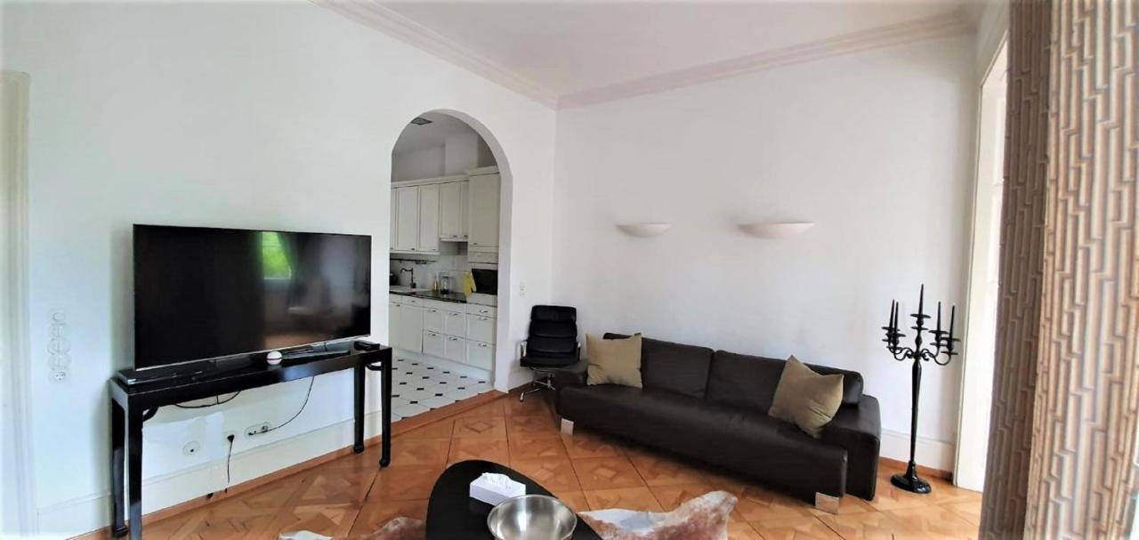 Luxus Apartment 1 Day In Casablanca ไฟรบวร์กอิมไบรส์เกา ภายนอก รูปภาพ