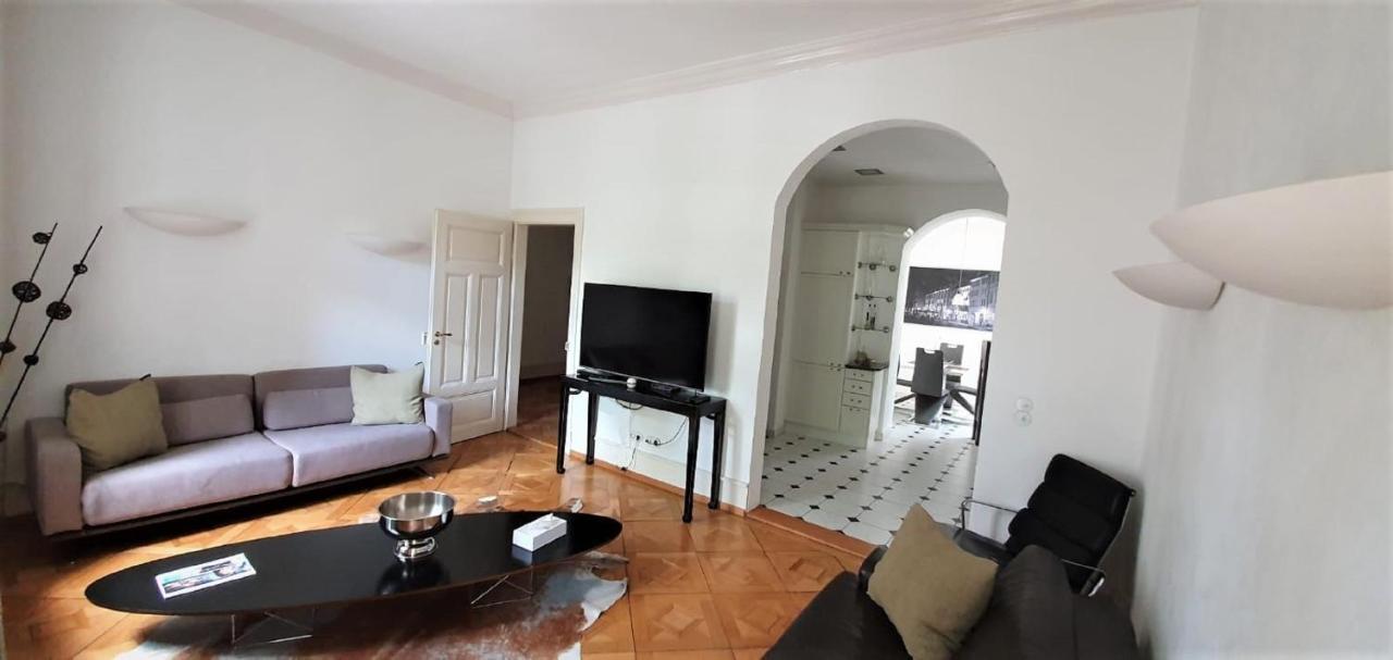 Luxus Apartment 1 Day In Casablanca ไฟรบวร์กอิมไบรส์เกา ภายนอก รูปภาพ