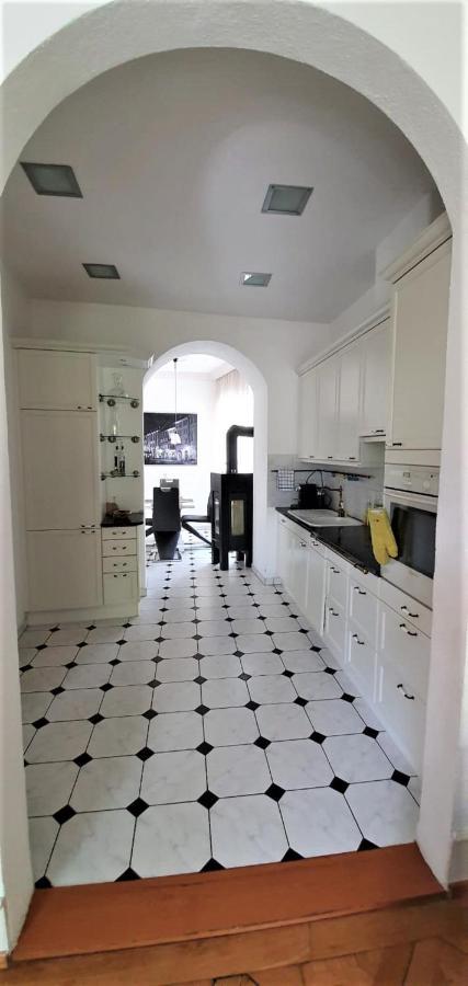 Luxus Apartment 1 Day In Casablanca ไฟรบวร์กอิมไบรส์เกา ภายนอก รูปภาพ